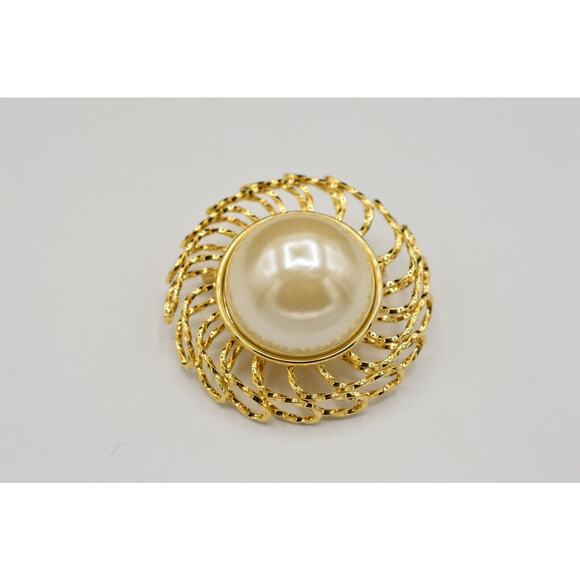 Vintage Pin Brooch Gold Tone Large Pearl 3D Round Chunky Filigree 1980s BinV - Picture 5 of 10